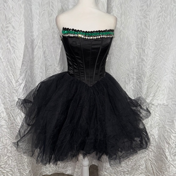 strapless sherri hill fit to flair size 2 black with green diamonds formal dress